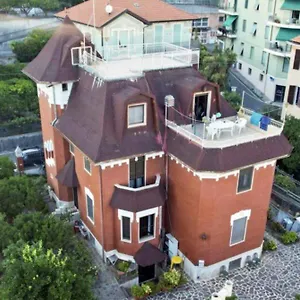 villa-varazze.hotelitalianriviera.com/